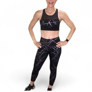 Zyia Abstract Set Black Small 4 Bra Leggings